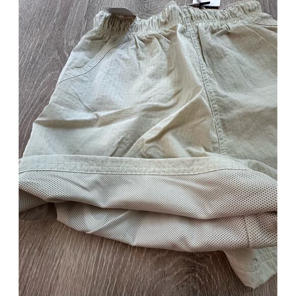 Nike | Women's Standard Fit High Rise Shorts | NWT | Tan/Khaki | SZ‎ XS - Picture 5 of 7